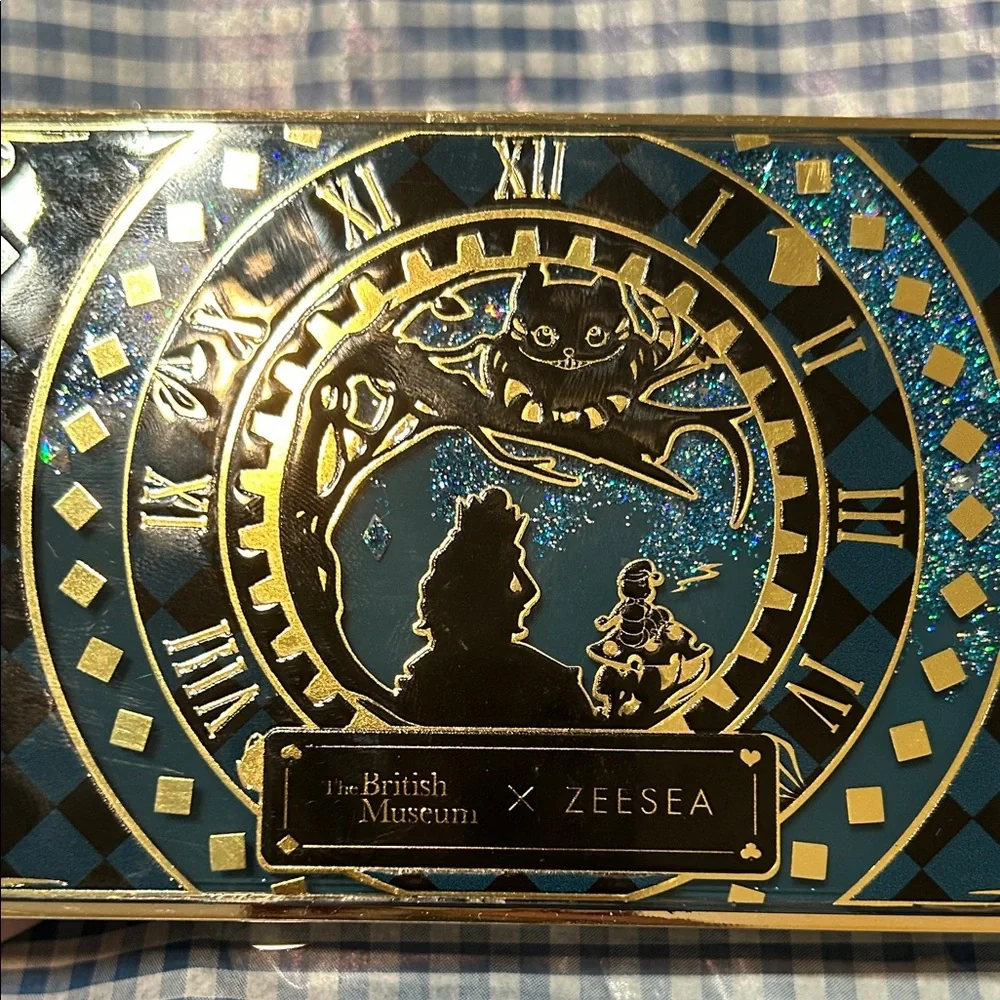 Eyeshadow Palette VERY RARE HTF ALICE IN WONDERLAND OVERSEAS